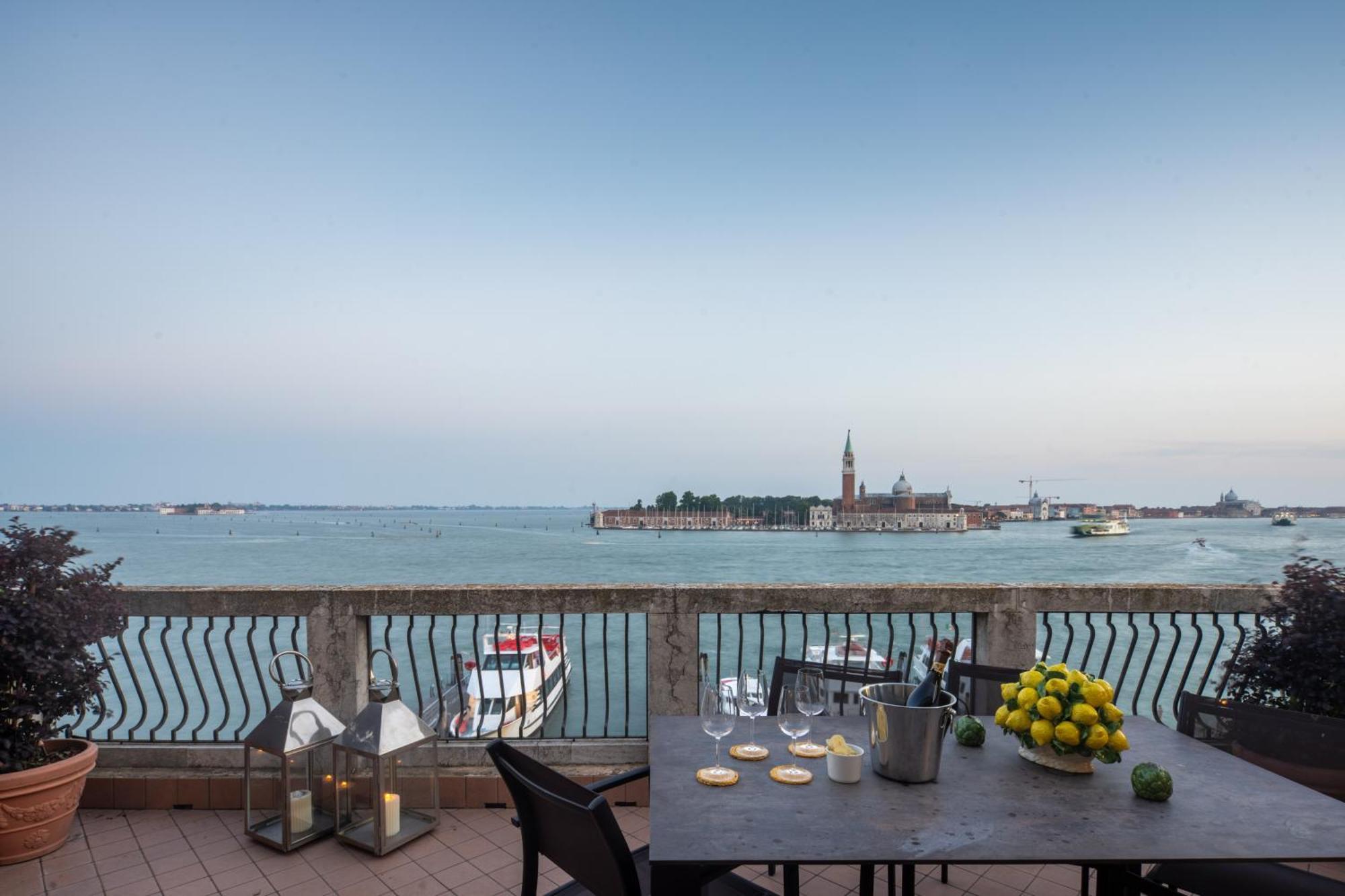 Attic Boutique San Marco R&R Apartment Venesia Bagian luar foto