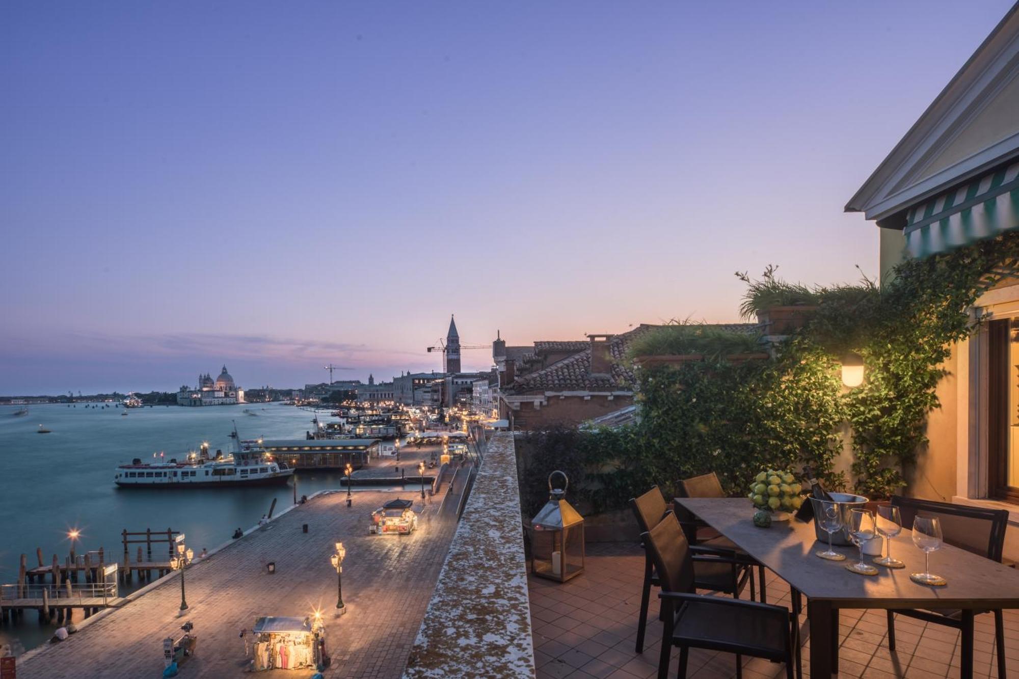 Attic Boutique San Marco R&R Apartment Venesia Bagian luar foto